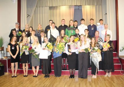 12.mv klases Gredzenu izrādes vakars