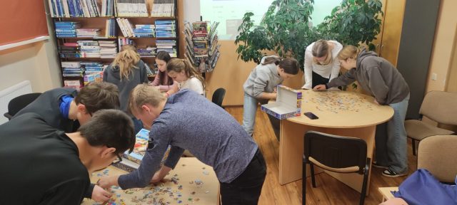 Puzles likšanas sacensības