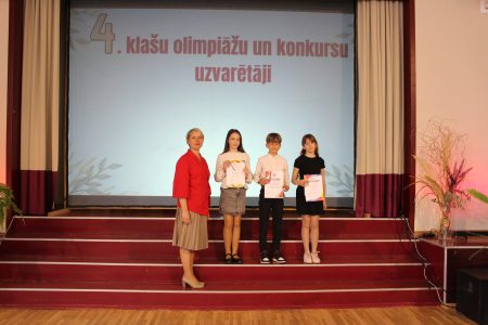 Olimpiāžu un konkursu uzvarētaju godināšana.