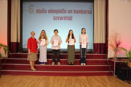 Olimpiāžu un konkursu uzvarētaju godināšana.