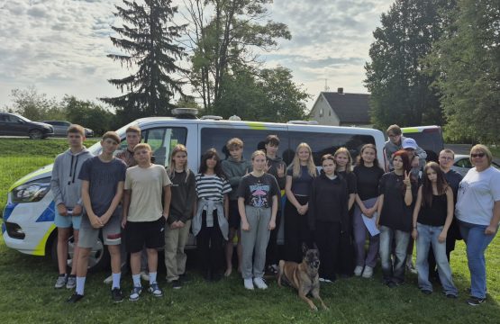 Skolas pārgājiens "Pasaule bez briesmām"