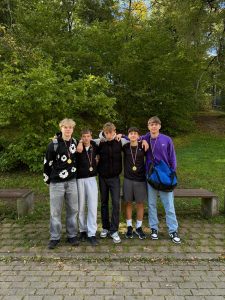 Skolu rudens krosa stafešu uzvarētāji