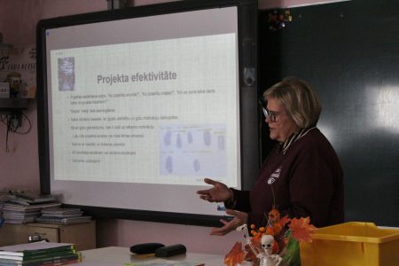 Skolotāji profesionālās pilnveides dienā "Skolotājs skolotājam"saldus vidusskolā.